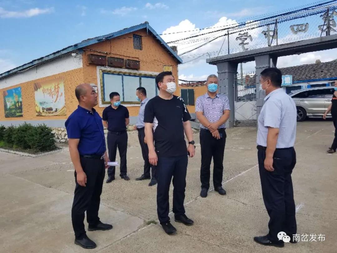 南岔县委副书记,县长申勇到部分乡镇检查指导脱贫攻坚